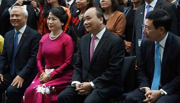 Phát hiện thú vị: Thủ tướng Nguyễn Xuân Phúc thường xuyên mặc tương đồng với phu nhân - Hình 22