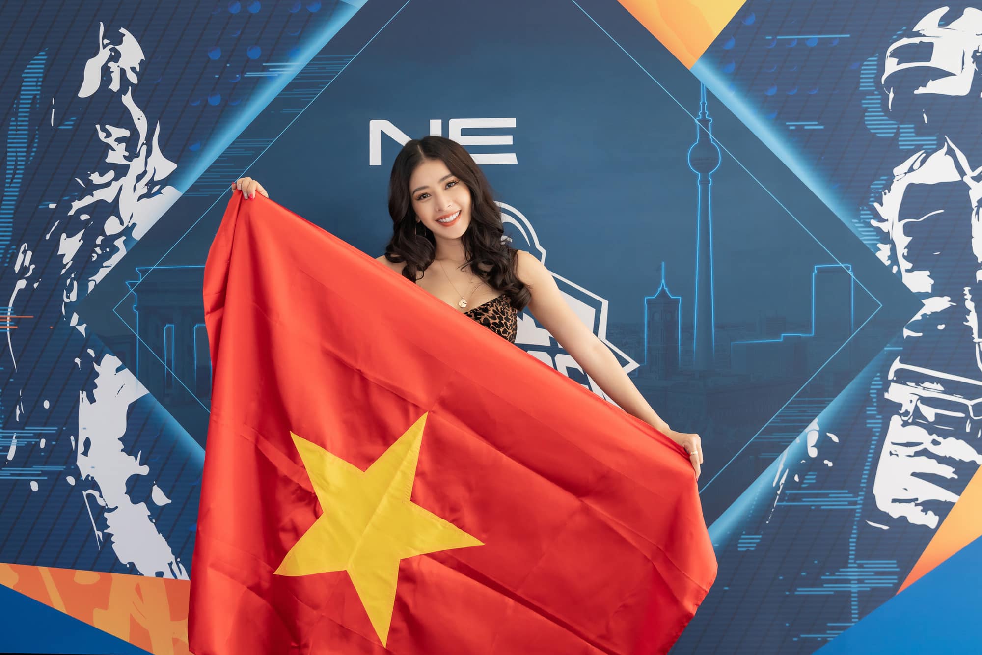 Chi Pu Hội Ngộ Alan Walker Tại Sự Kiện Game Và Pha Xử Trí Thông Minh Của  Người Đẹp - Sao Việt - Việt Giải Trí