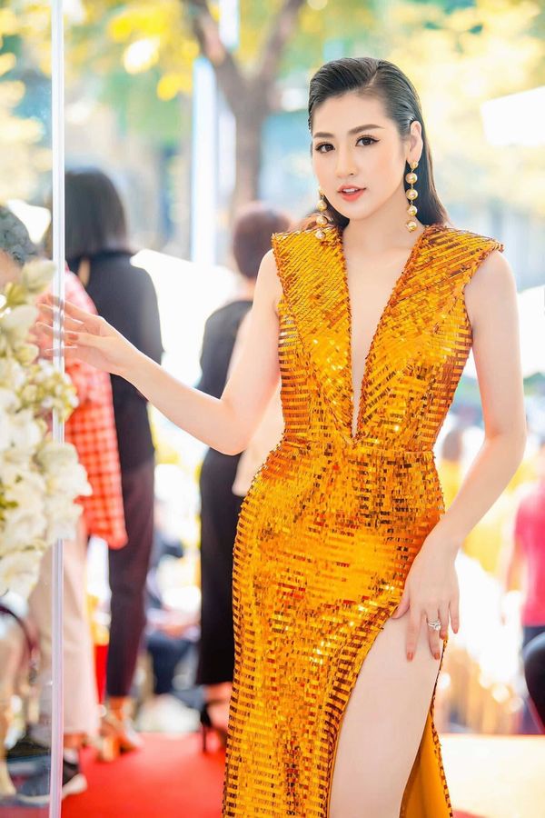 Đầm dạ hội ánh kim luôn là nữ hoàng thống trị thảm đỏ showbiz Việt ...