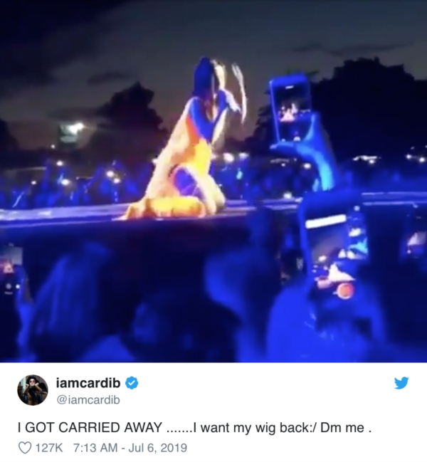 Too excited while performing, Cardi B threw her wig into the crowd but when she got home, she regretted it and asked to redeem it - Picture 6