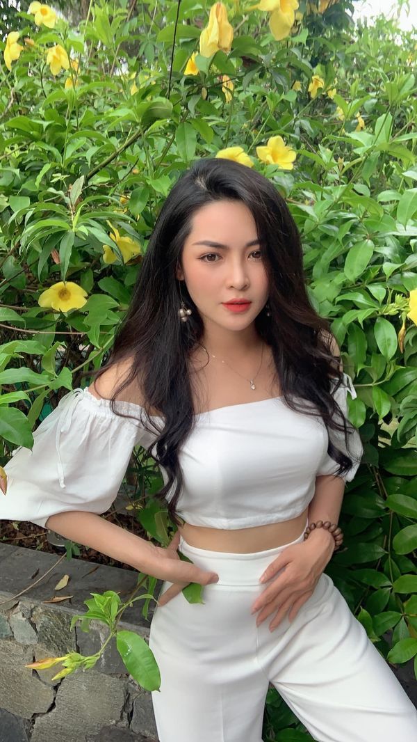 5 năm sau dao kéo, Vũ Thanh Quỳnh ngày càng xinh đẹp như hotgirl, không ngại khoe vóc dáng quyến rũ - Hình 7