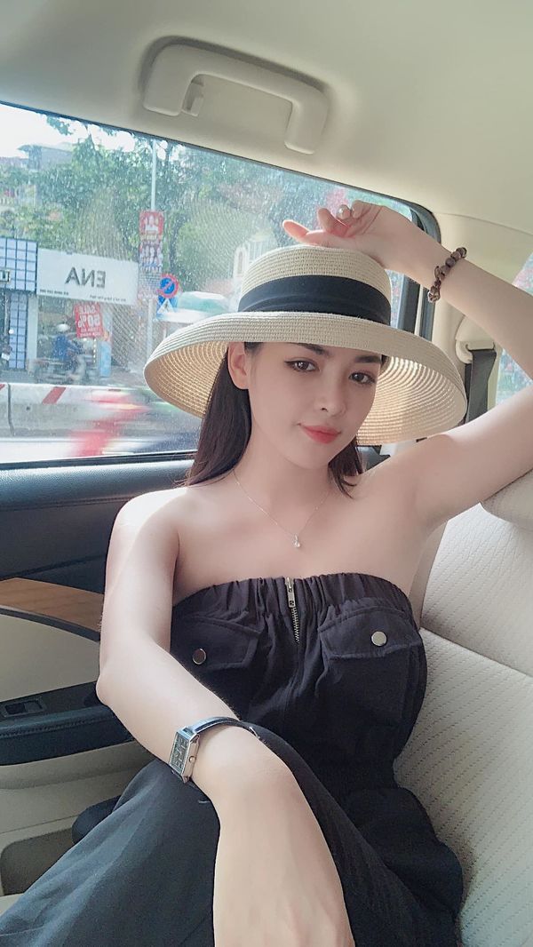 5 năm sau dao kéo, Vũ Thanh Quỳnh ngày càng xinh đẹp như hotgirl, không ngại khoe vóc dáng quyến rũ - Hình 9