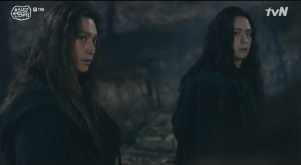 Arthdal Chronicles tập 11: Song Joong Ki ngả bài với Jang Dong Gun, muốn hợp tác nhưng bị phản bội - Hình 1