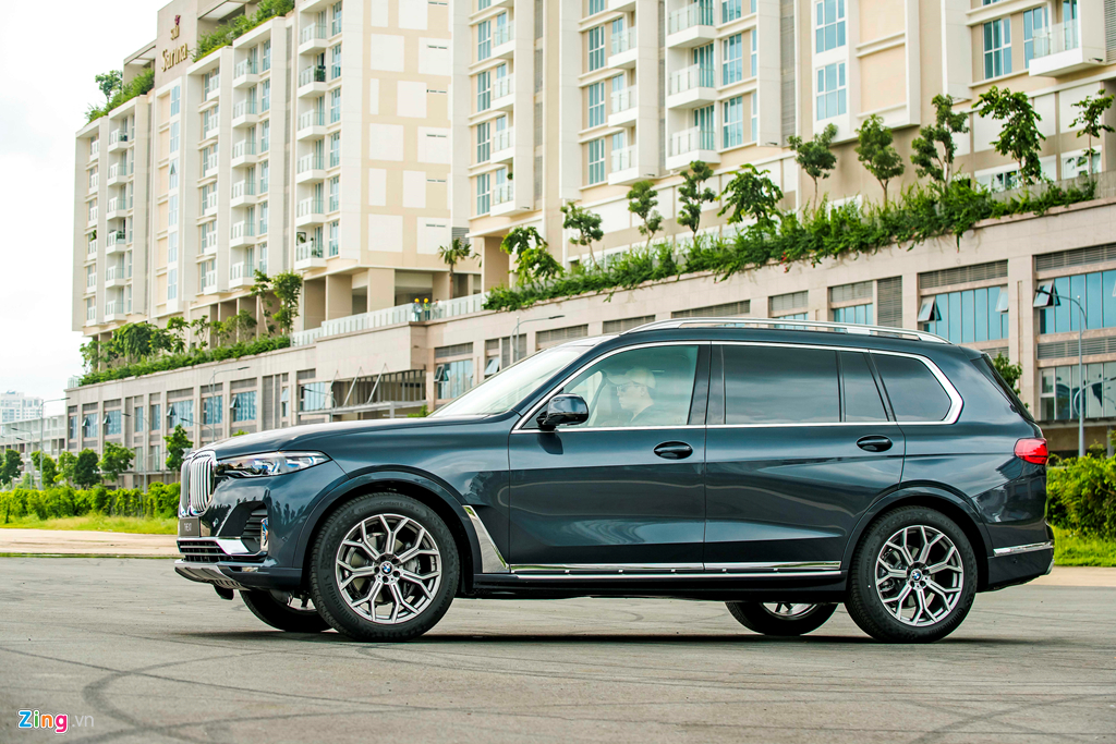 Chi tiết BMW X7 ra mắt VN, SUV sang cỡ lớn giá 7,5 tỷ đồng - Hình 3