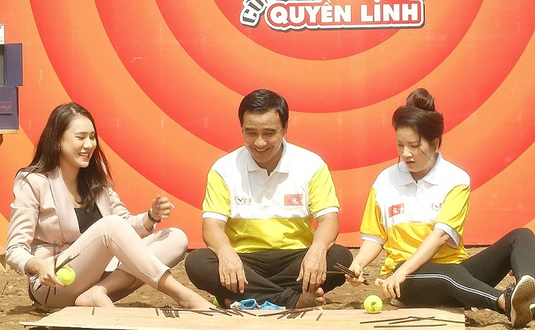 Diễn viên Hồ Bích Trâm đụng độ đàn chị Ngọc Trinh trong Thử thách 99 giây cùng Quyền Linh - Hình 1