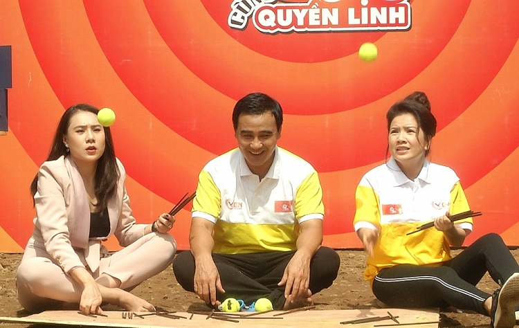 Diễn viên Hồ Bích Trâm đụng độ đàn chị Ngọc Trinh trong Thử thách 99 giây cùng Quyền Linh - Hình 2