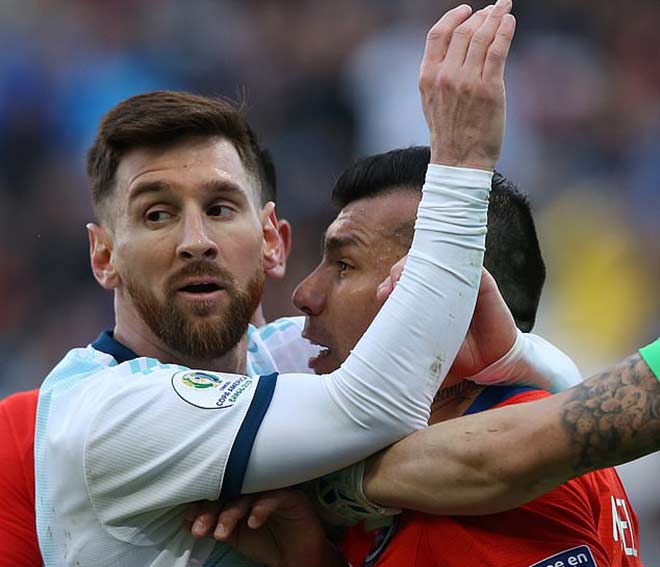 Hai mặt của Messi: Sau giây phút thiên tài là thẻ đỏ rời Copa America - Hình 1