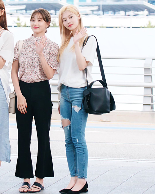 Idol Hàn cool ngầu khi ra sân bay với quần jeans rách - Hình 3