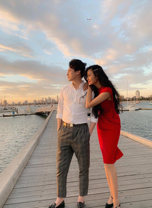 Loạt khoảnh khắc chứng minh: Đẹp đôi như Hoàng Thùy và Rocker Nguyễn mà không yêu nhau thật phí! - Hình 1
