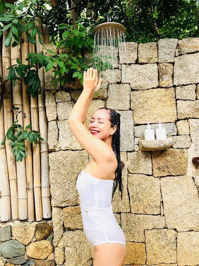 MC Nguyễn Cao Kỳ Duyên, Chiều Xuân... gần 60 có body đủ sexy để mặc bikini - Hình 11