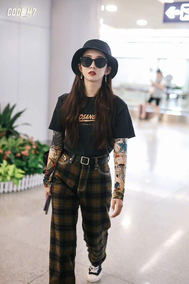 Nắng nóng gay gắt, học ngay cách ăn diện của Dương Mịch, Angela Baby... để vừa đẹp lại vừa tránh nắng - Hình 8