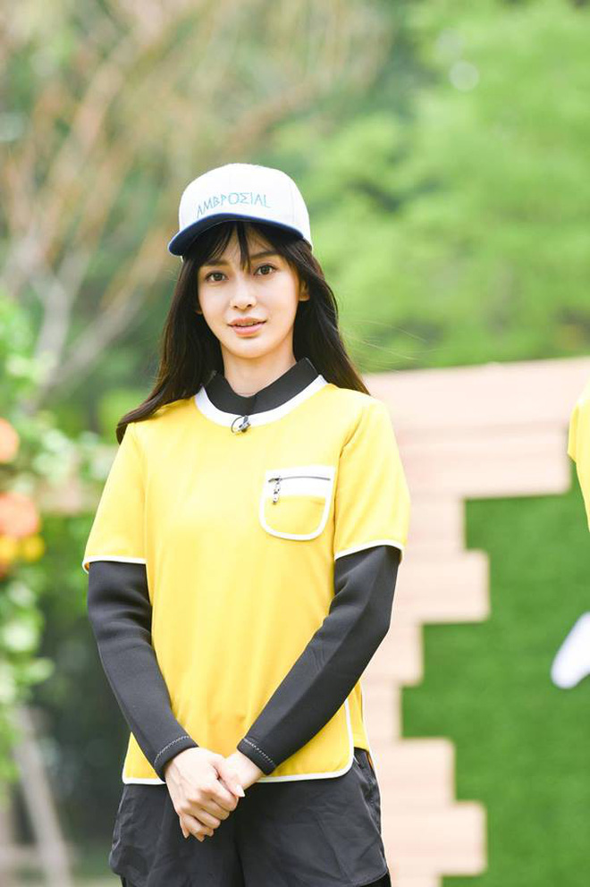 Nắng nóng gay gắt, học ngay cách ăn diện của Dương Mịch, Angela Baby... để vừa đẹp lại vừa tránh nắng - Hình 10