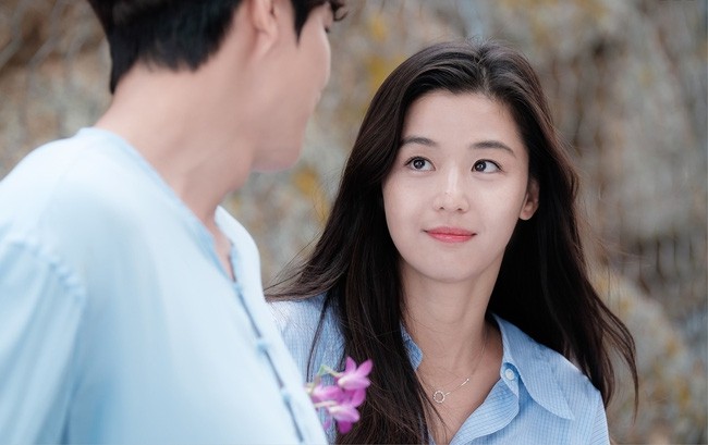 Người yêu cũ gửi ảnh nóng cho bố mẹ chồng, em khóc nghẹn vì bất ngờ trước thái độ của ông bà - Hình 1
