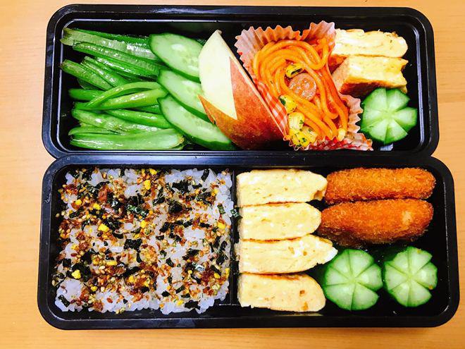 Những hộp cơm bento thịnh soạn của cô nàng khéo hết phần người ta chuẩn bị cho chồng - Hình 4