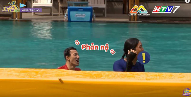 Running Man: Ơn trời, Liên Bỉnh Phát đã biết chơi dơ, mà còn... tụt được quần Trấn Thành! - Hình 7