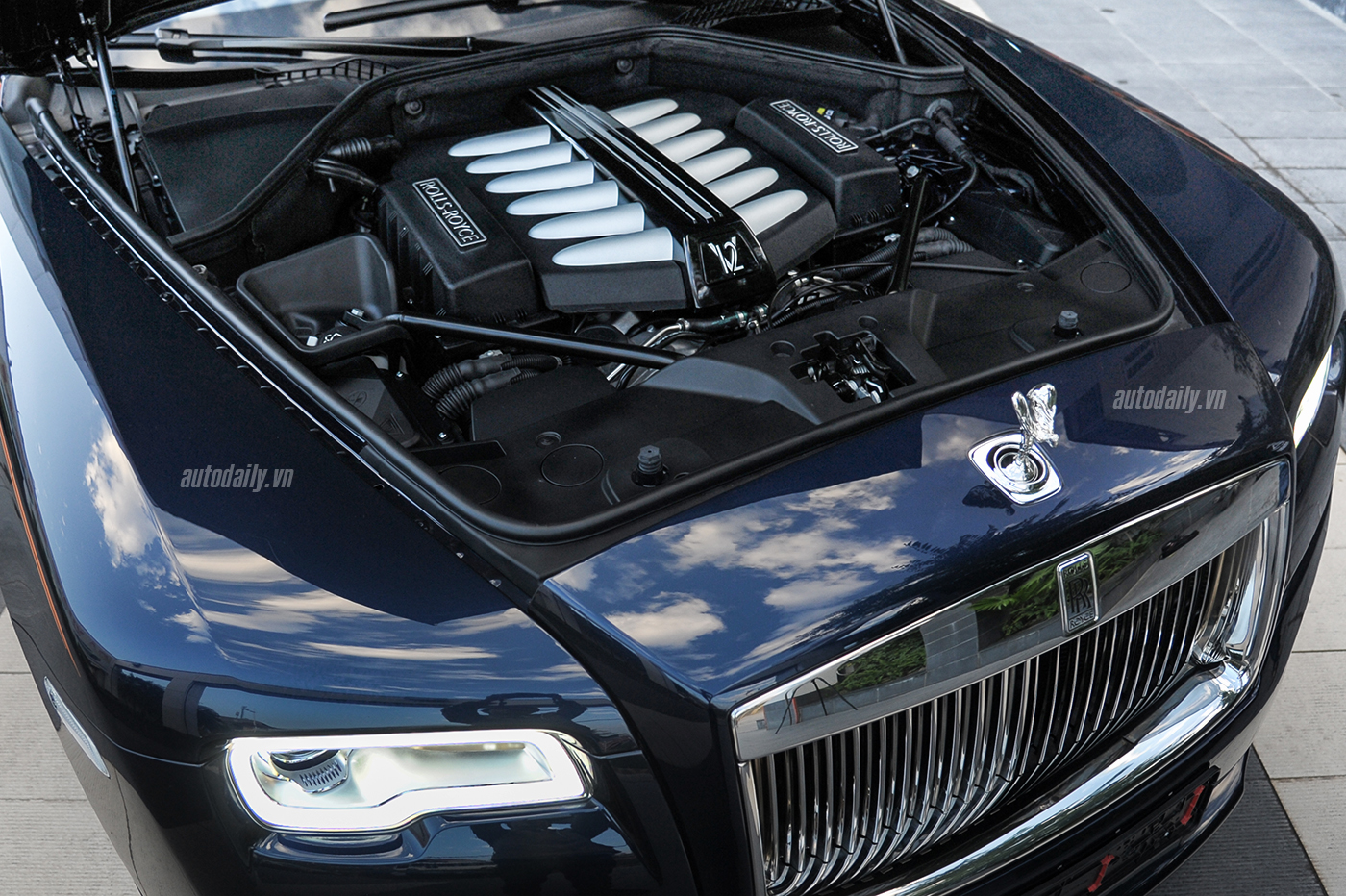 Siêu xe Rolls-Royce Dawn trị giá 1,5 triệu đô về Việt Nam - Hình 4