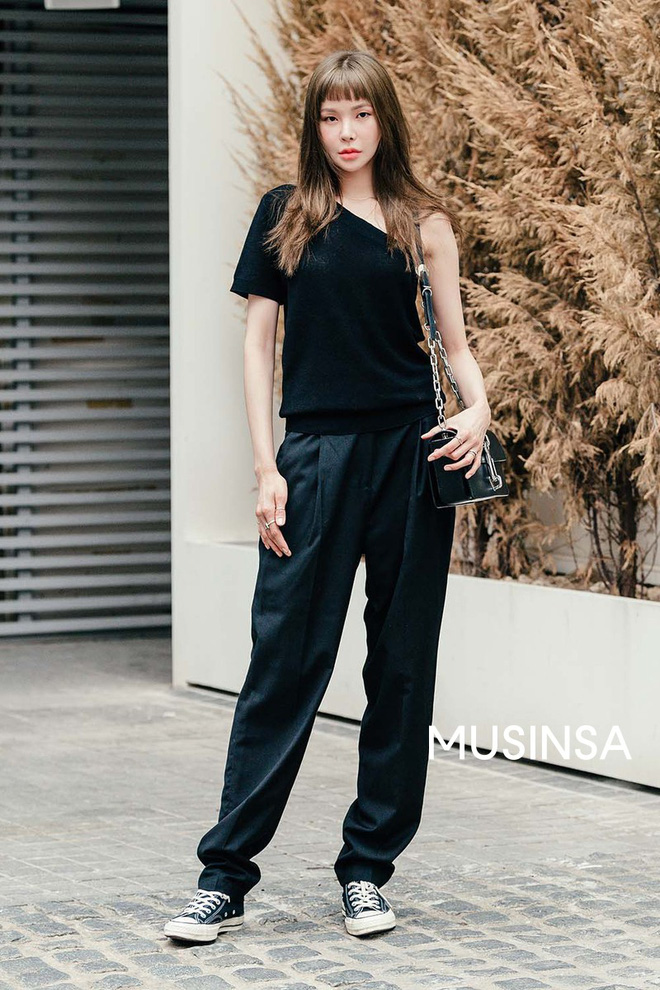 Street style giới trẻ Hàn chứng minh chân lý: mùa hè cứ lên đồ đơn giản, mát mẻ là số dzách - Hình 7
