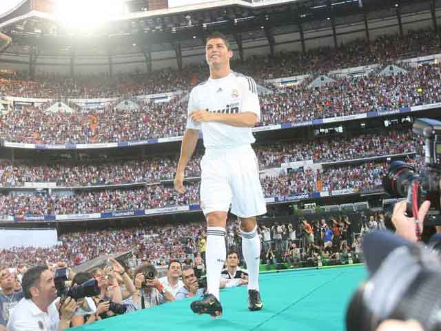 Tròn 10 năm Ronaldo ra mắt Real: Tạo kỷ nguyên vàng, Hazard gánh núi áp lực - Hình 1