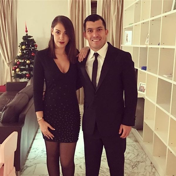 Vẻ đẹp nóng bỏng của vợ cầu thủ khiến Messi nhận thẻ đỏ - Hình 5