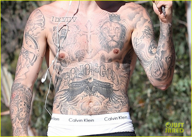 It's been a long time since I've seen Justin Bieber take off his shirt to show off his body, his masculine chest and toned abs captivating women's hearts - Photo 4