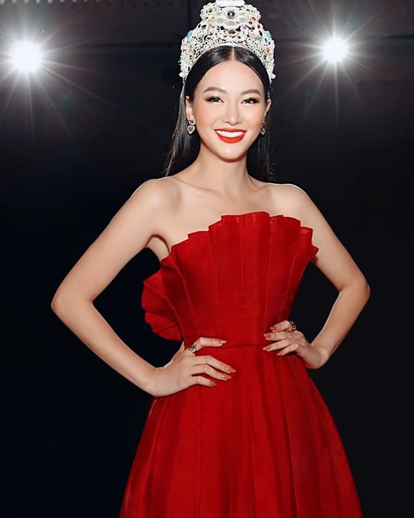 NTK Trần Hùng đem BST lên sàn diễn tại London Fashion Week 2019 - Hình 11