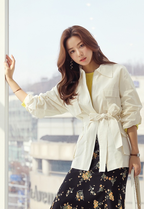 4 gợi ý lên đồ đẹp cho nữ công sở trong giao mùa nóng, mát ẩm ương - Hình 8