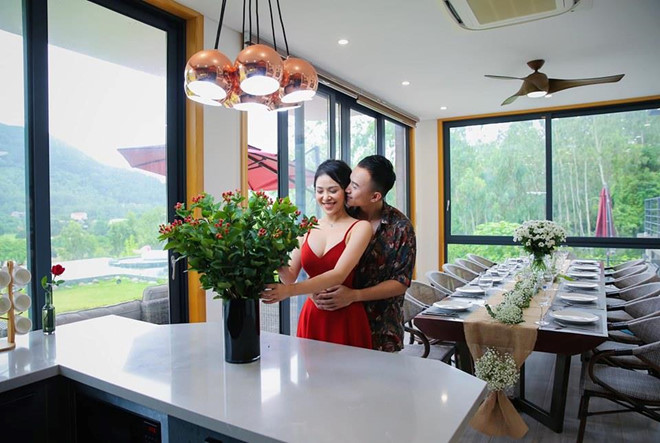 Dũng Về nhà đi con và bạn gái hot girl hàng ngày sành điệu thế nào? - Hình 5