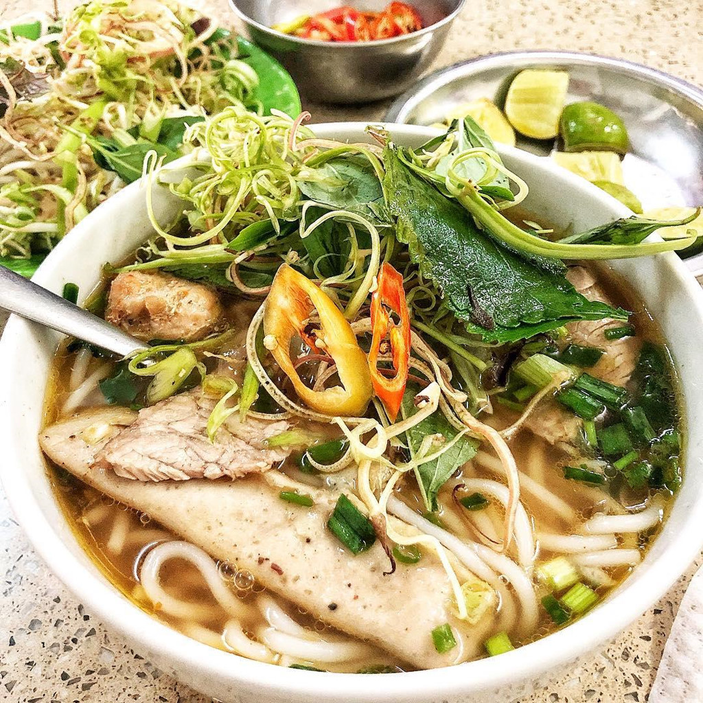 Ấm bụng ngày mưa với 6 địa chỉ bán bún bò Huế chất lượng ở TP.HCM - Hình 2