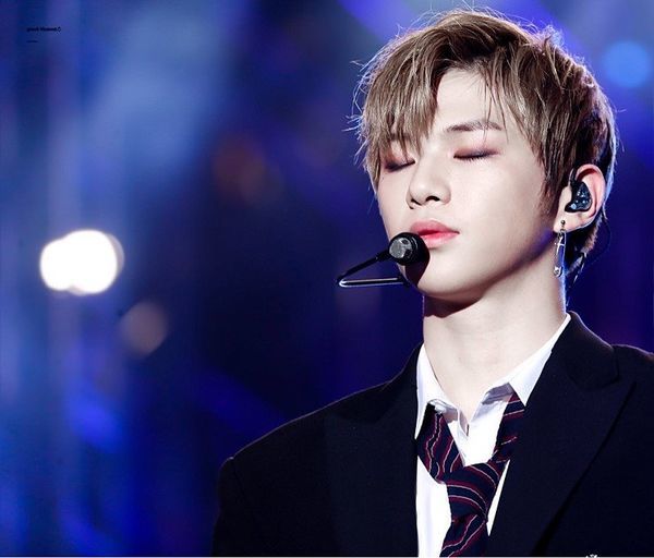 Bán hình tượng bạn trai, bạn gái cho fan, idol Hàn phải chấp nhận đánh đổi? - Hình 2