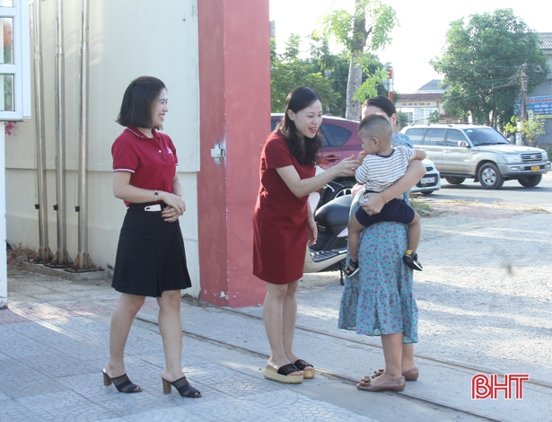 Các trường học ở Hà Tĩnh siết chặt quy trình quản lý, đưa đón học sinh - Hình 5