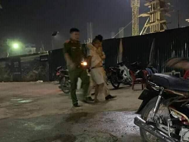 CSGT bị đâm trọng thương khi đang xử lý xe máy vi phạm - Hình 1