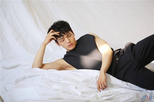 Dàn sao của phim Hàn hot nhất hè này Hotel Del Luna - Hình 12