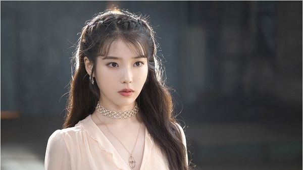 Dàn sao của phim Hàn hot nhất hè này Hotel Del Luna - Hình 2
