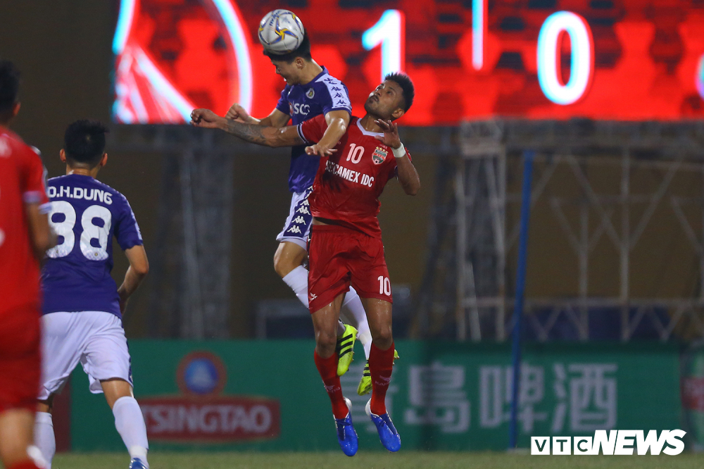 HLV Hà Nội FC than quá tải, Duy Mạnh vừa ra viện vẫn phải xỏ giày thi đấu - Hình 1