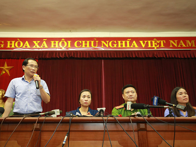 Học sinh tử vong trên xe đưa đón: Vì sao áo nạn nhân khác màu? - Hình 1