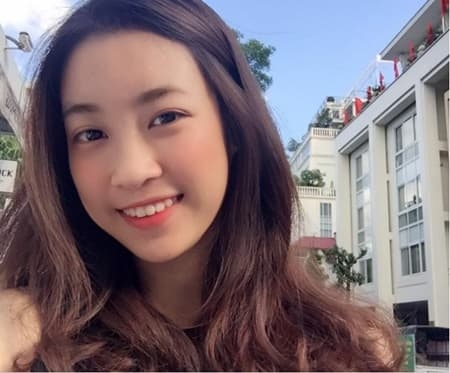 Khi các Hoa hậu đọ mặt mộc: Lương Thùy Linh đẹp rạng rỡ, Tiểu Vy sắc sảo thanh tú bất ngờ - Hình 3