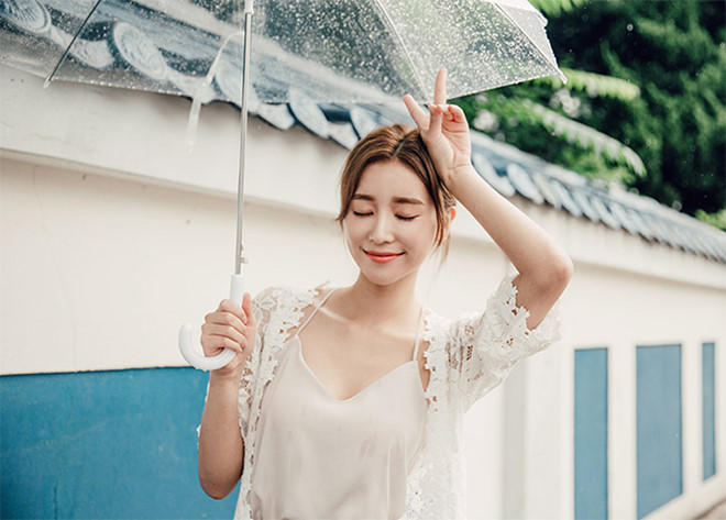 Mùa mưa nên sử dụng kem chống nắng nào là thích hợp? - Hình 1