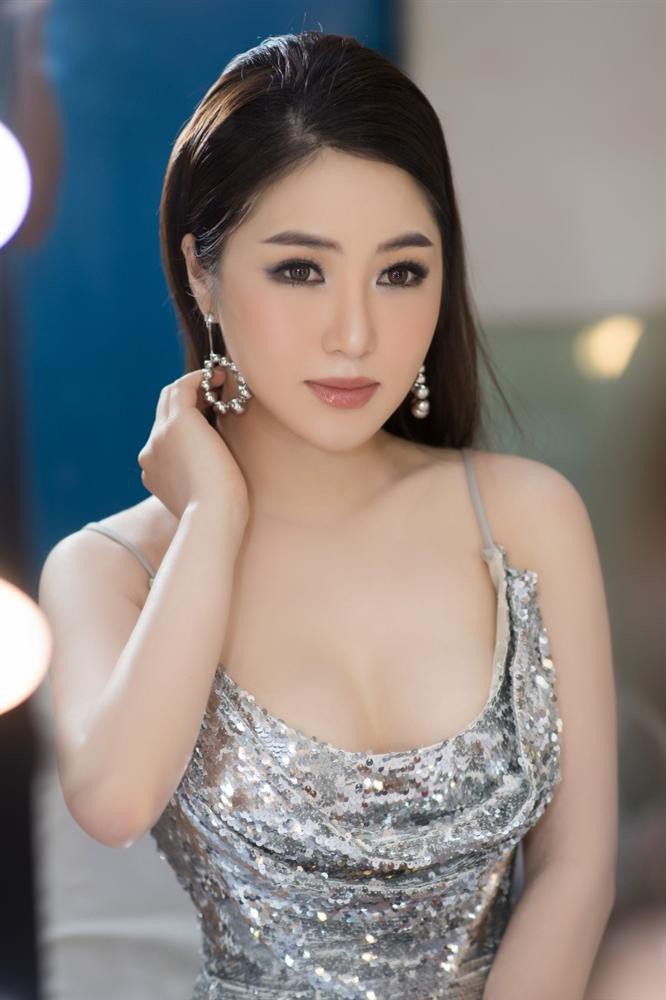 Tuyên bố tạm dừng sự nghiệp để đi du học, Hương Tràm mới đây kí luôn hợp đồng hát 5 năm tại Mỹ - Hình 5