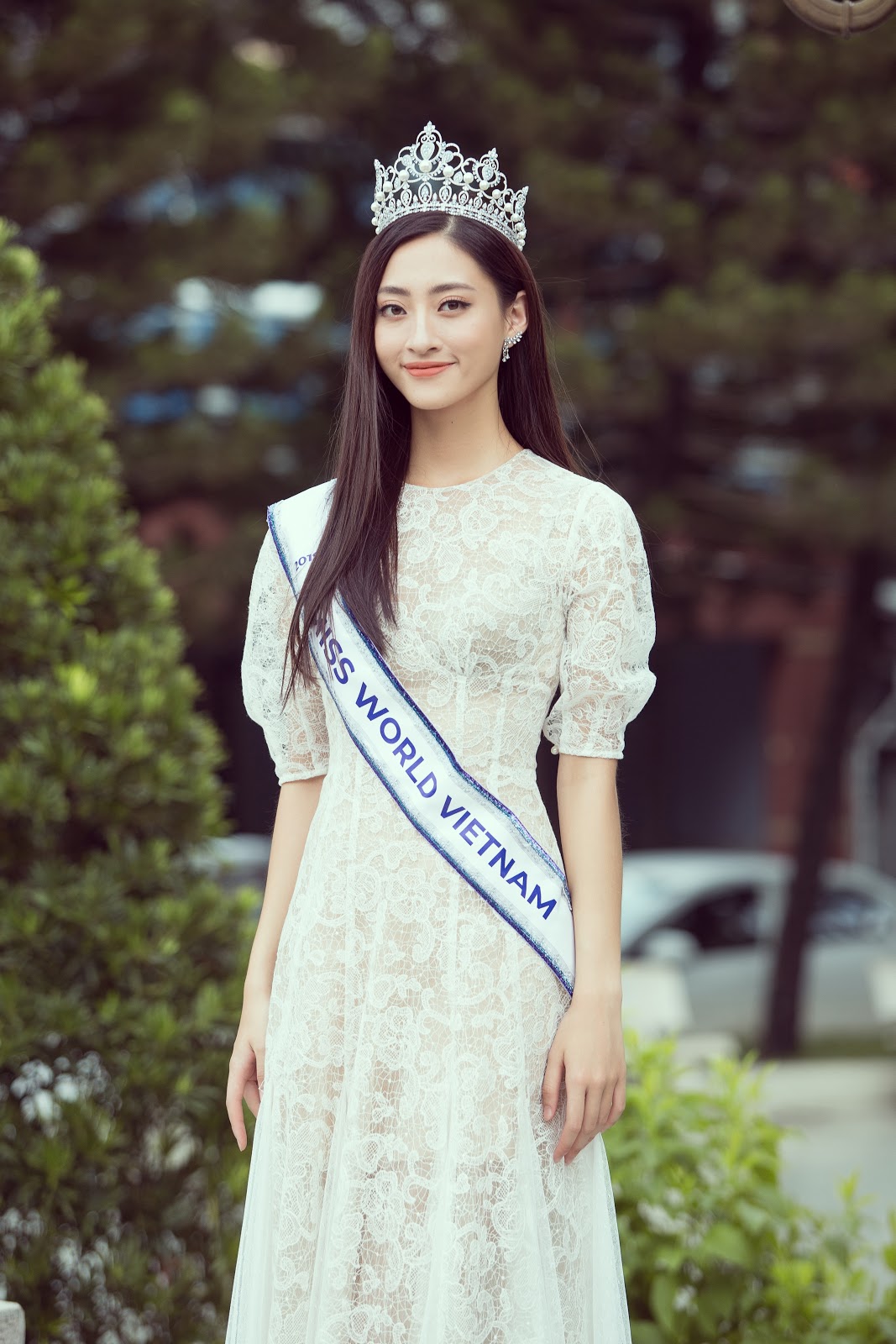 Nhan sắc Hoa hậu Lương Thùy Linh nhận cơn mưa lời khen trên trang chủ Miss World - Hình 16