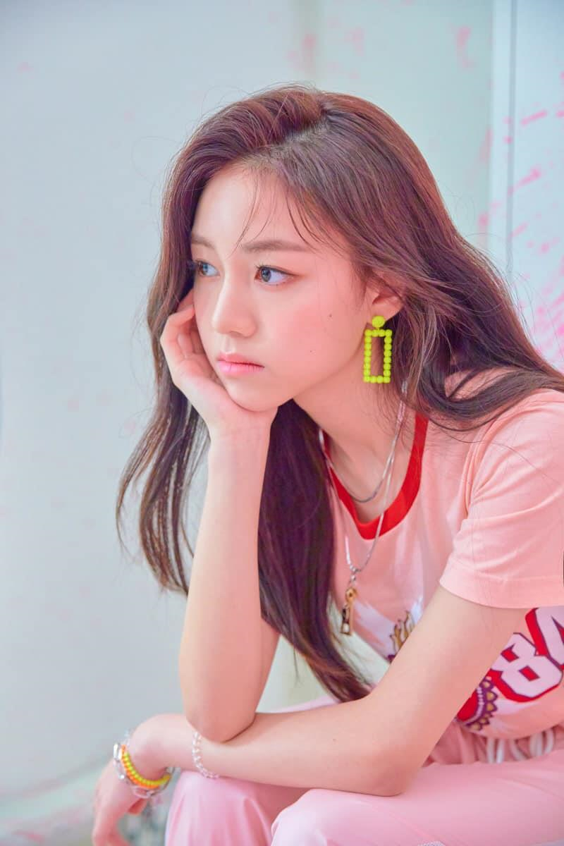 Nhan sắc nữ thần tượng nhỏ tuổi nhất Kpop gây chú ý - Hình 6