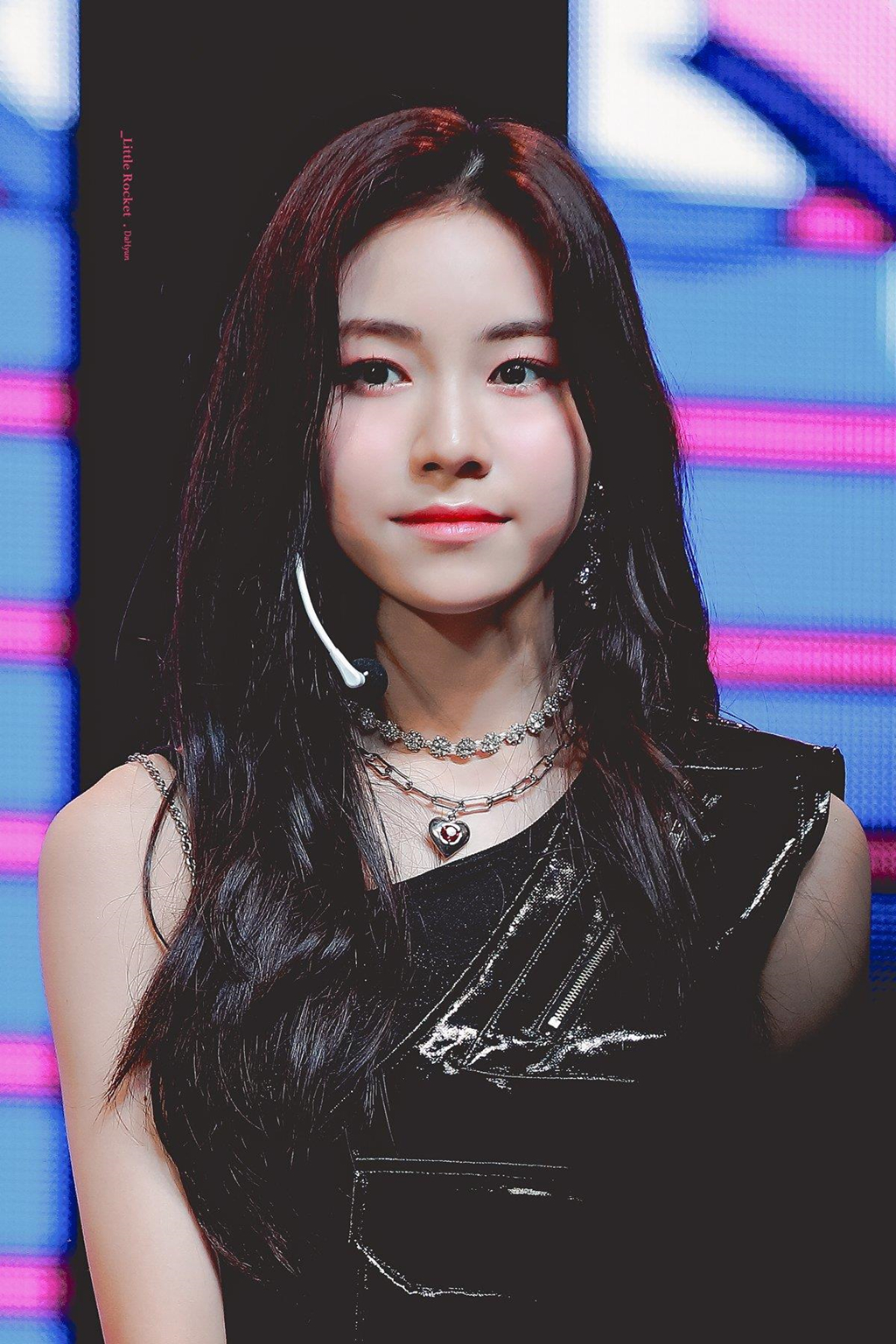 Nhan sắc nữ thần tượng nhỏ tuổi nhất Kpop gây chú ý - Hình 7