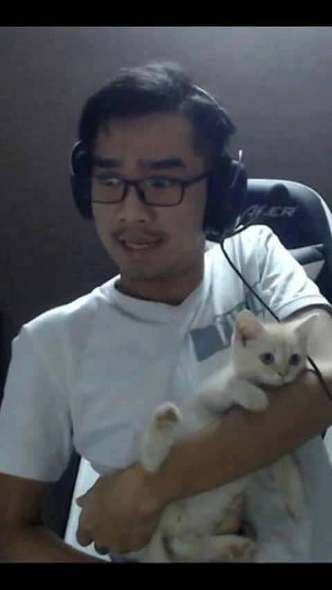 Nhìn lại hành trình gần 10 năm của PewPew: Từ chàng streamer chỉ mặc quần đùi khi lên sóng đến chủ 3 cửa hàng bánh mì ở Sài Gòn - Hình 6