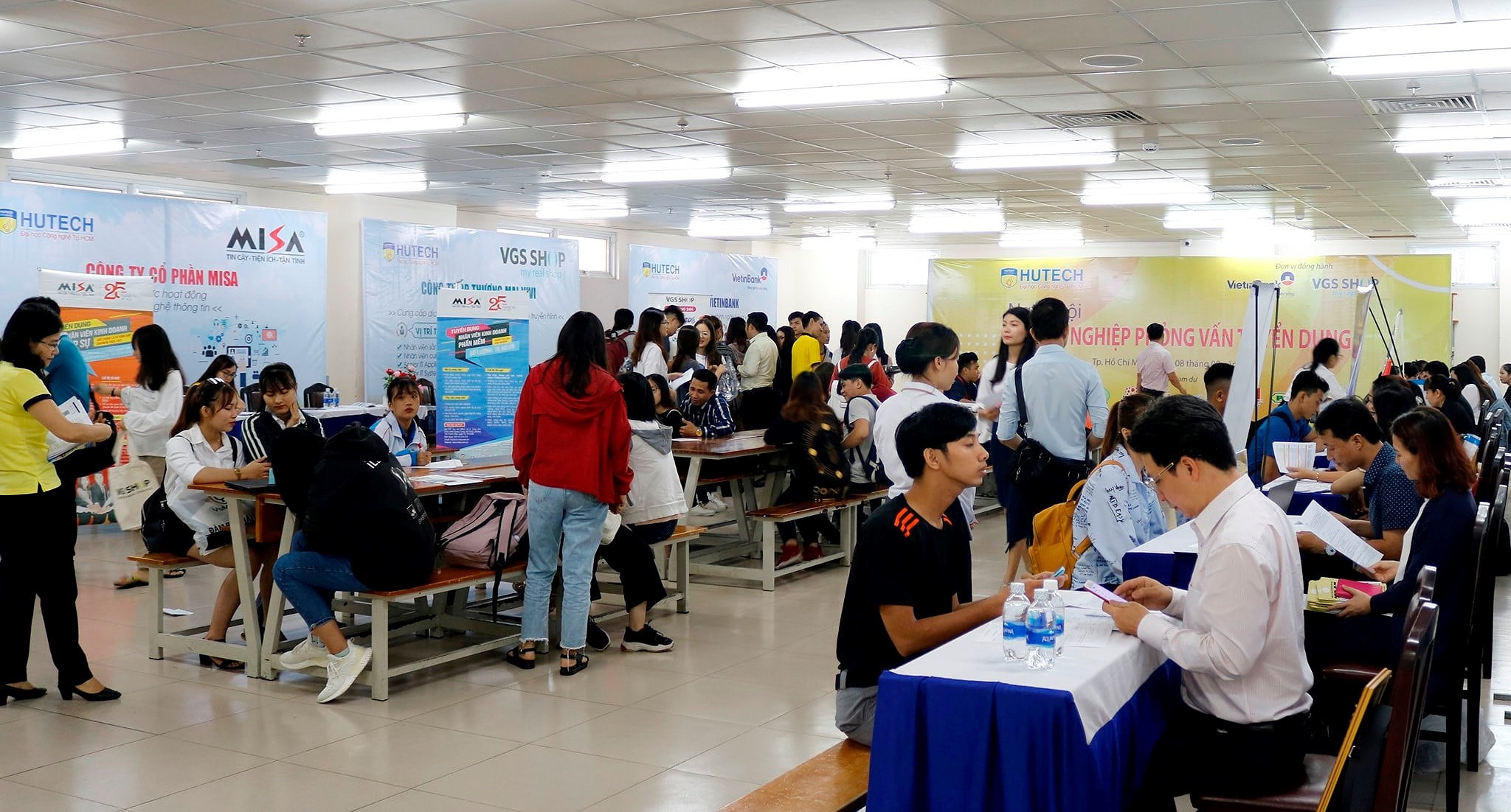 Những năm đầu đi làm, sinh cần phải bền bỉ, kiên trì và học hỏi để thành công - Hình 1