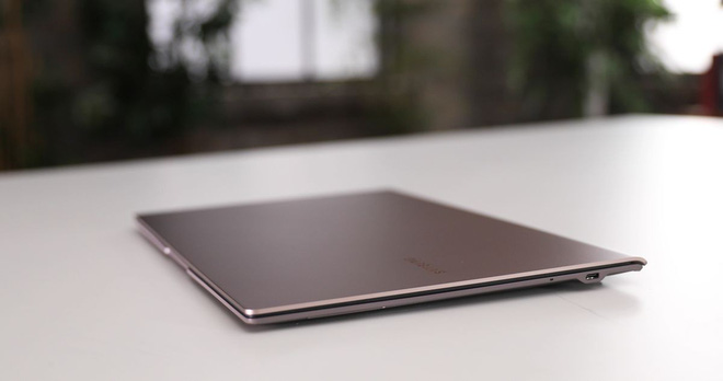 Samsung giới thiệu Galaxy Book S: laptop chạy Windows 10 dùng chip Qualcomm, pin 23 tiếng, nặng chưa tới 1kg - Hình 4