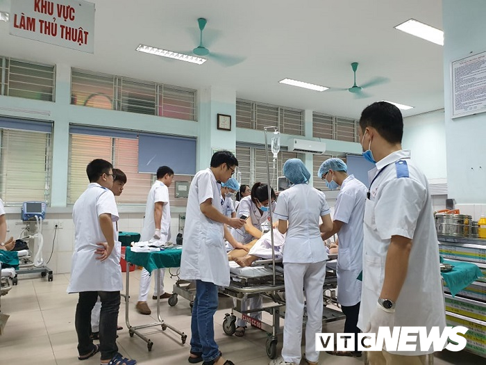 Sập giàn giáo cây xăng ở Hải Phòng, ít nhất 20 người thương vong - Hình 1