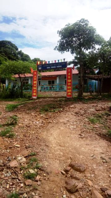 Thanh Hóa: Cận cảnh cung đường đến trường của giáo viên sau mưa lũ ở Mường Lát - Hình 14