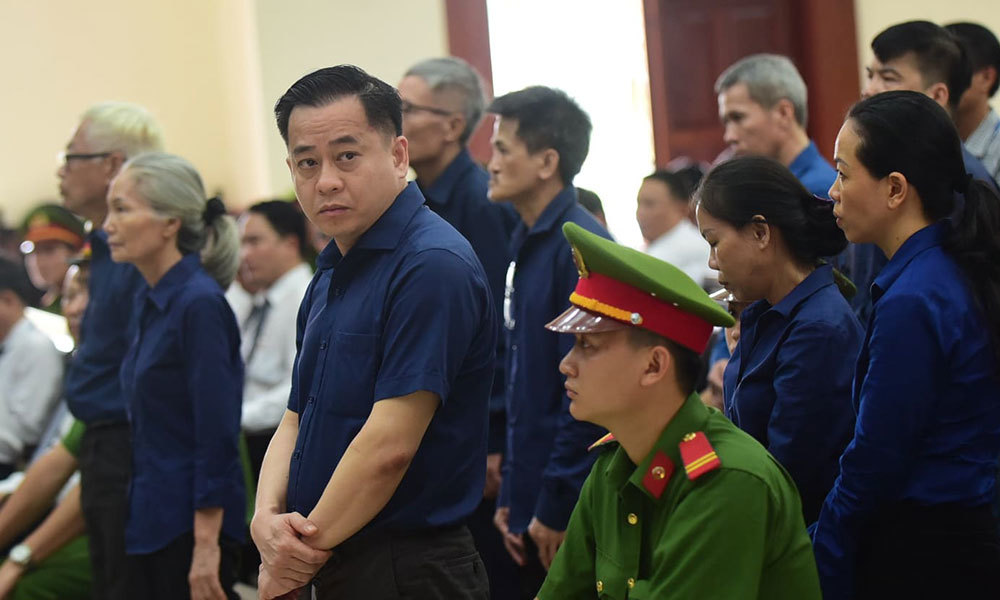 Tìm đường đào tẩu khỏi Việt Nam, Vũ 'nhôm' bị lừa hàng trăm ngàn USD - Hình 1