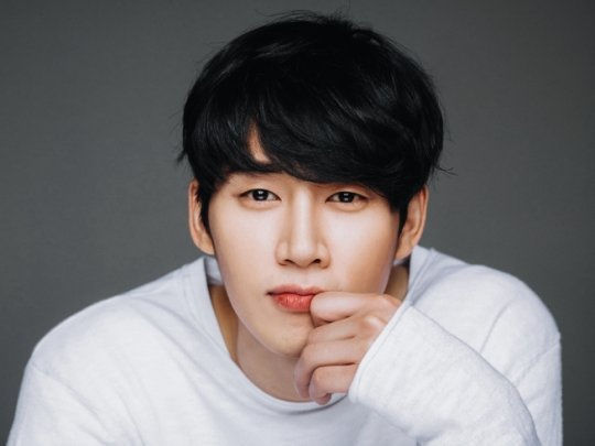 Vua bánh mì Yoon Shi Yoon đóng phim trinh thám - li kì mới của đài tvN - Hình 5