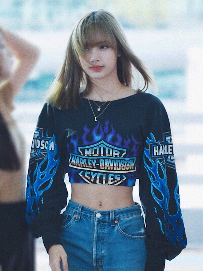 Cậy có eo thon, Jennie chuyên trị vén áo thành crop top vừa sexy lại vừa sành điệu - Hình 8