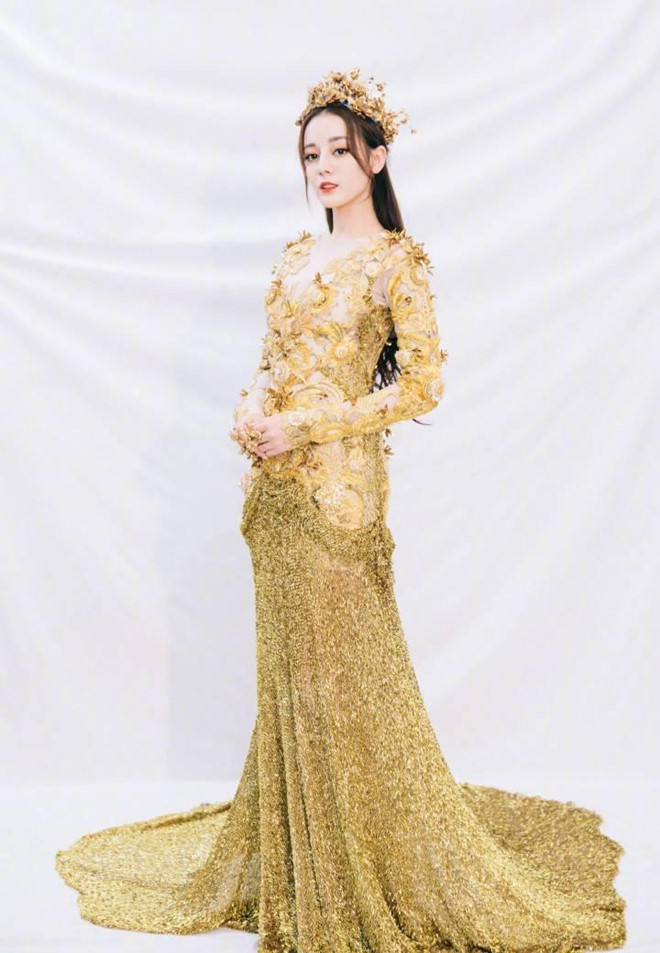 Địch Lệ Nhiệt Ba được khen mặc váy xinh như công chúa ở sự kiện - Phong cách sao - Việt Giải Trí